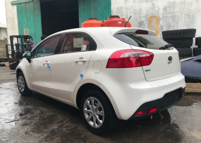 Sebelum Ikut Lelang, Ini Spesifikasi KIA Rio 2014