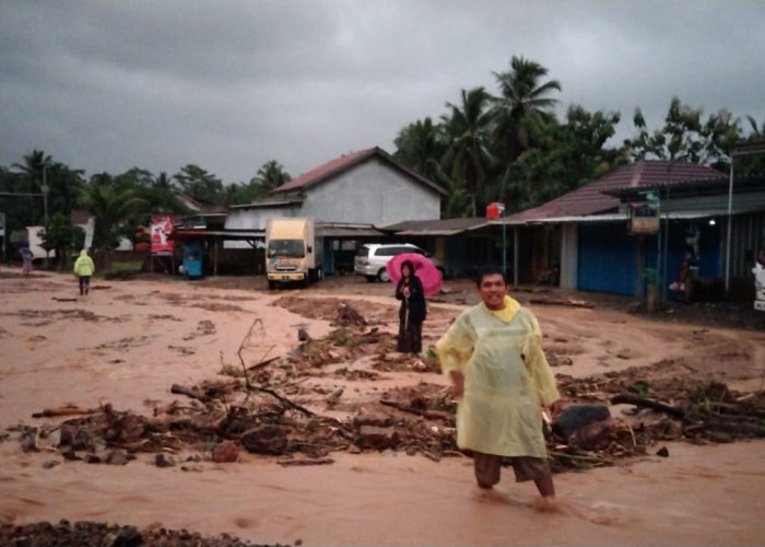 Banjir Melanda Kecamatan Semaka, Beberapa Rumah Hanyut dan Rusak