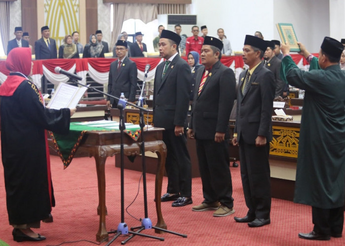 3 Pimpinan DPRD Pringsewu Periode 2024-2029 Resmi Dilantik