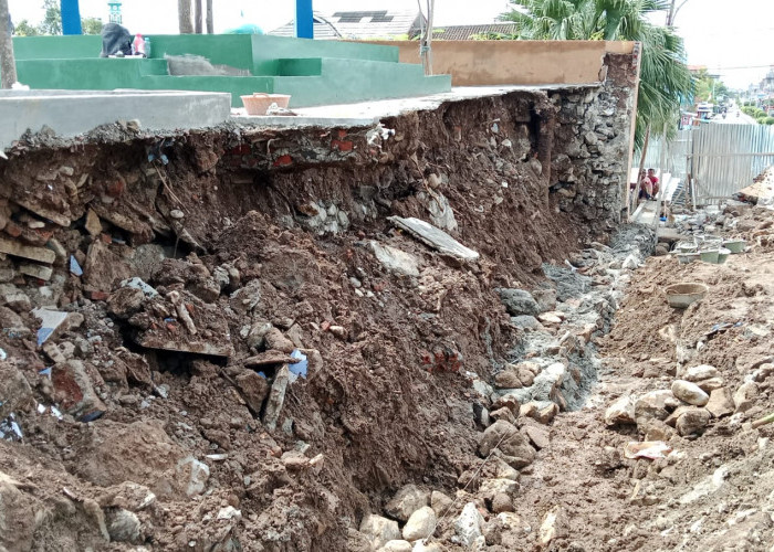 Dinas PUPR Tanggamus Jelaskan Penyebab Ambrolnya Talud Taman Ir.Soekarno Kota Agung