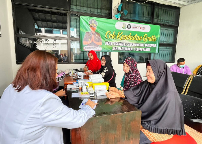 Kejari Tanggamus Adakan Pemeriksaan Kesehatan Gratis Bagi Masyarakat