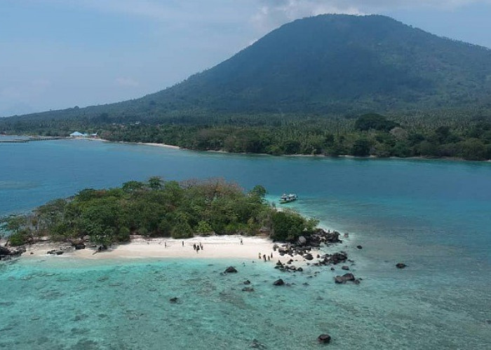Pantai Pulau Sebesi, Lampung Selatan. Keindahan Alam Tiada Duanya
