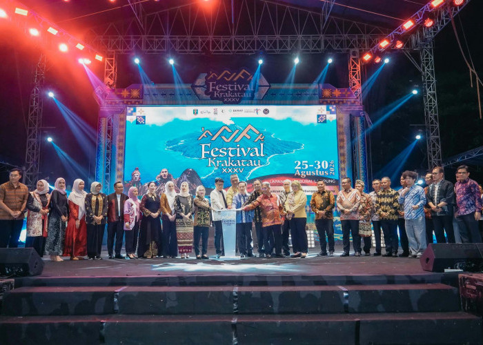 Gubernur Mirza Buka Festival Krakatau XXXV, Dorong Pariwisata Berdampak ke Ekonomi Warga