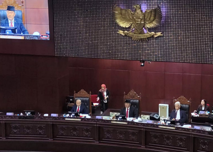 MKMK Berhentikan Ketua MK Anwar Usman 