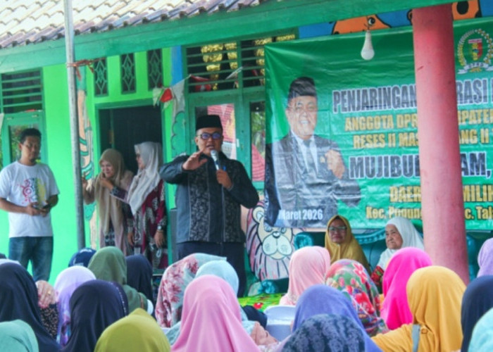 Reses di Pugung, Mujibul Umam Terima Keluhan BPJS Nonaktif dan Jalan Rusak