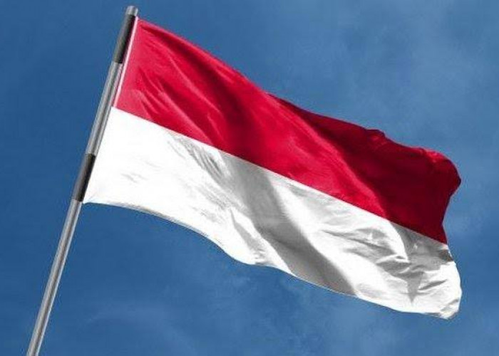 Jelang HUT RI, Warga Mulai Pasang Bendera dan Umbul-umbul 