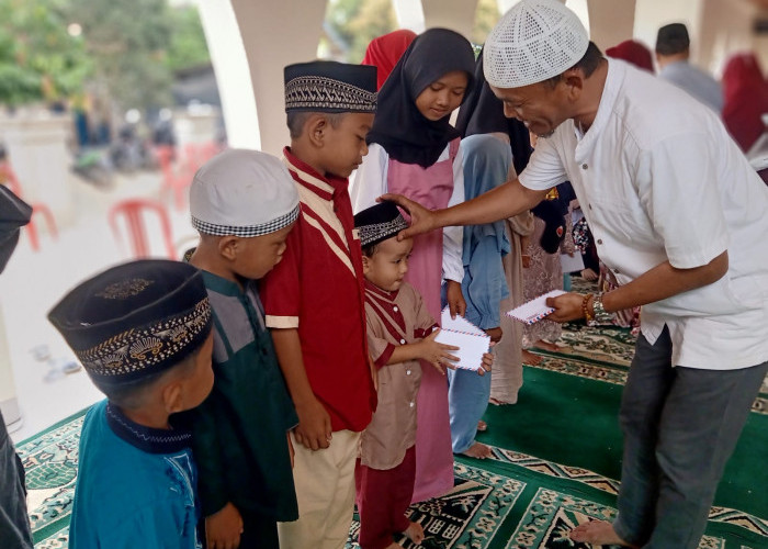 Majelis Taklim Pekon Banjaragung Udik Pugung Tanggamus Lampung Santuni Anak Yatim Piatu 