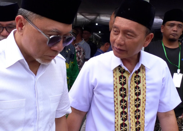 CEO Saburai TV Silahtuhrahmi dengan Zulkifli Hasan di Acara Pelantikan Pengurus PCNU Lamsel