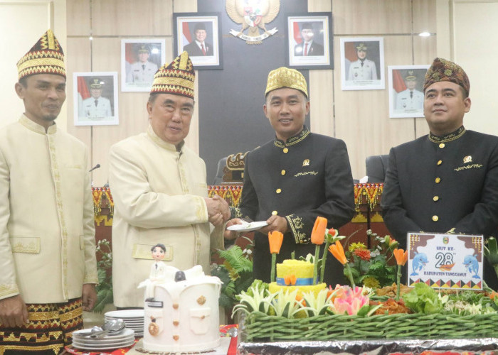 Bupati Moh.Saleh Asnawi Hadiri Rapat Paripurna Istimewa HUT Ke 28 Kabupaten Tanggamus