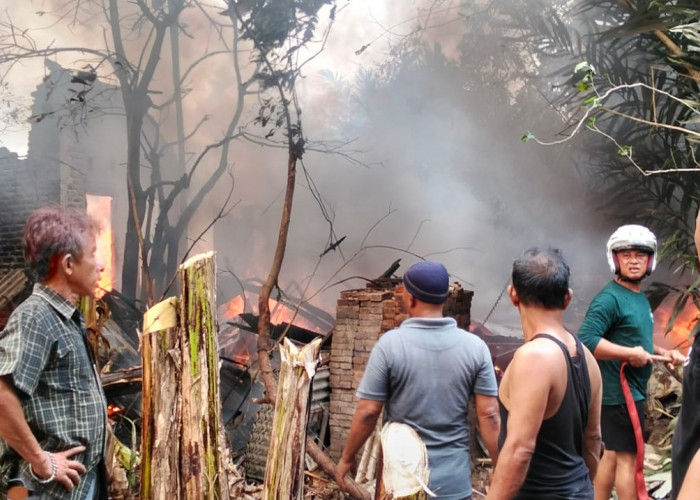 Rumah di Tegal Wangi, Kota Agung Ludes Terbakar, Kerugian Ditaksir Capai Rp60 Juta