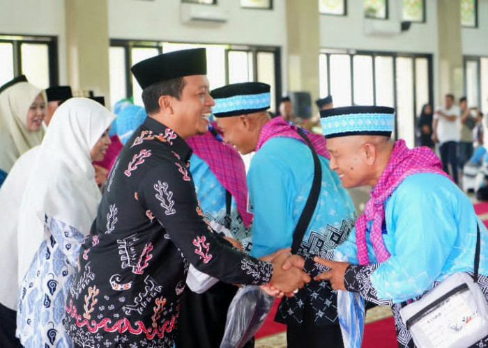 Bupati Riyanto Lepas 468 Jamaah Haji Pringsewu, Pesan Jaga Kesehatan dan Kekompakan