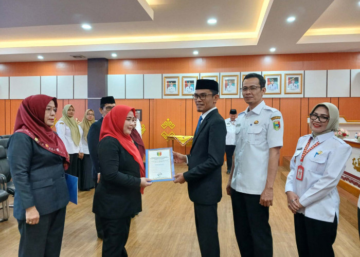 Wabup Tanggamus Lantik Sekretaris Disdukcapil, Auditor dan Guru, Tekankan Pelayanan Prima