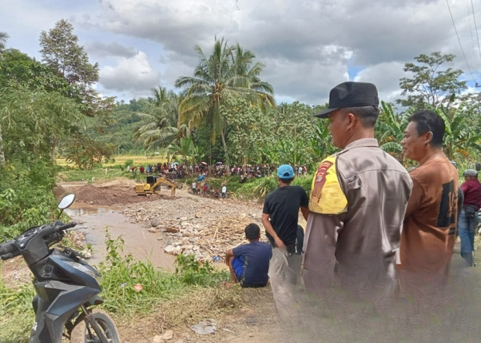 Masuk Hari Ke 4,  Korban Terseret Banjir di Pardasuka Belum Ditemukan, Tim Gabungan Terjunkan Alat Berat