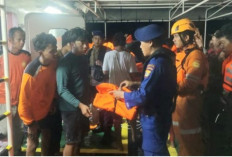 25 ABK KM Maulana Yang Terbakar di Perairan Tanggamus Berhasil Dievakuasi 
