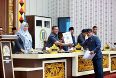 Riyanto Sampaikan Ranperda Pertanggungjawaban Pelaksanaan APBD 2O25