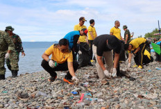 Sinergi Polri-TNI-Pemda, Korve Massal Bersihkan Pantai Muara Indah dan Batu Balai