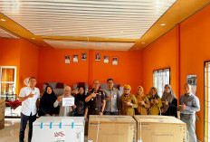 Kajari Tanggamus Salurkan Bantuan CSR Untuk Pelaku UMKM Mitra Adhyaksa