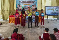 Satlantas Polres Pringsewu Tanamkan Tertib Lalu Lintas kepada Pelajar Lewat MPLS