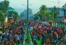 Ribuan Warga Tumpah Ruah Ikuti Jalan Sehat HUT RI ke-81 di Kota Agung