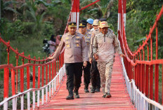 Tak Sampai Dua Hari, Jembatan Gantung Bumi Arum Kembali Aman Dilintasi
