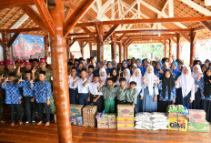 Yonif 7 Marinir Salurkan Bantuan Sosial untuk Anak Yatim di Ponpes Nurul Huda