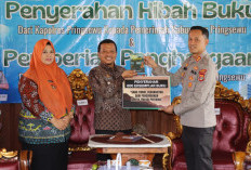 Kapolres Pringsewu Terima Penghargaan dari Bupati