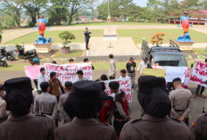 Demo di Kantor Bupati, Massa Desak Audit PT Arkora dan Copot Dirut RSUD Batin Mangunang