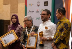 Terima Pemred Award 2026, Nasir Djamil Tegaskan Pers Harus Kembali Menjadi Suara Rakyat