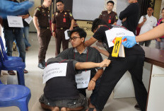 Polisi Rekonstruksi Kasus Penusukan di Arena Biliard Pringsewu, Tersangka Peragakan 22 Adegan