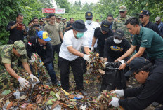 Peringati HPN dan HPSN 2026 Bupati Tanggamus Pimpin Aksi Bersih Sungai di Negara Batin