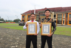 Cetak Sejarah, Polisi di Pringsewu Bersama Anaknya Terima Penghargaan Kapolres