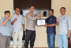 PWI Pringsewu Beri Penghargaan ke Kapolres Pringsewu 