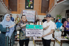 Wamensos Serahkan Bantuan ATENSI Rp1 Miliar untuk 1.000 Warga Pringsewu
