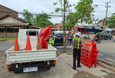 Arus Balik Usai,  Satlantas Polres Pringsewu Mulai Bongkar Barrier Pembatas Jalan