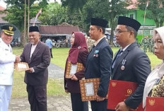 Bupati Tanggamus Anugerahkan Penghargaan untuk Pencipta Mars dan Hymne Tanggamus