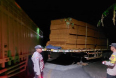 Dua Truk Bersenggolan Picu Kemacetan di Jalinbar Sedayu