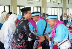Bupati Riyanto Lepas 468 Jamaah Haji Pringsewu, Pesan Jaga Kesehatan dan Kekompakan