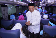 Bupati Pringsewu Sambut Kepulangan Jamaah Haji Kloter 21 di Asrama Haji Rajabasa