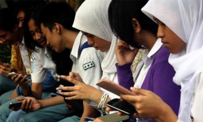 Kecanduan Gadget Bikin Siswa Malas Belajar