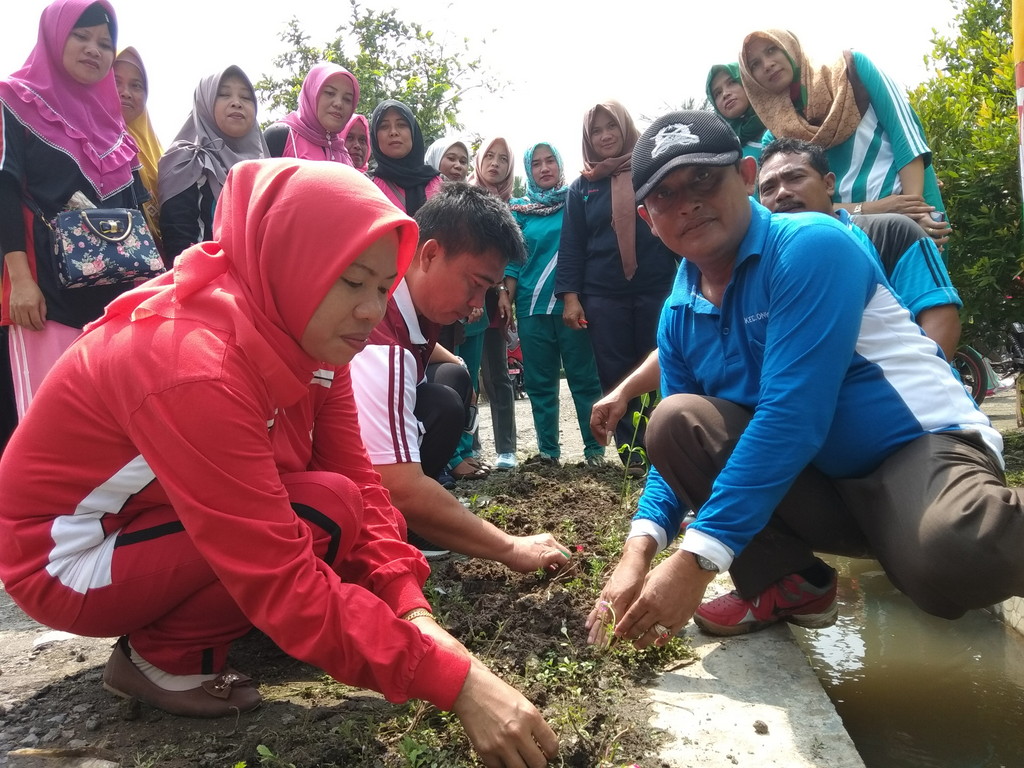 Camat Wonosobo Programkan Satu Rumah Satu Pot Bunga