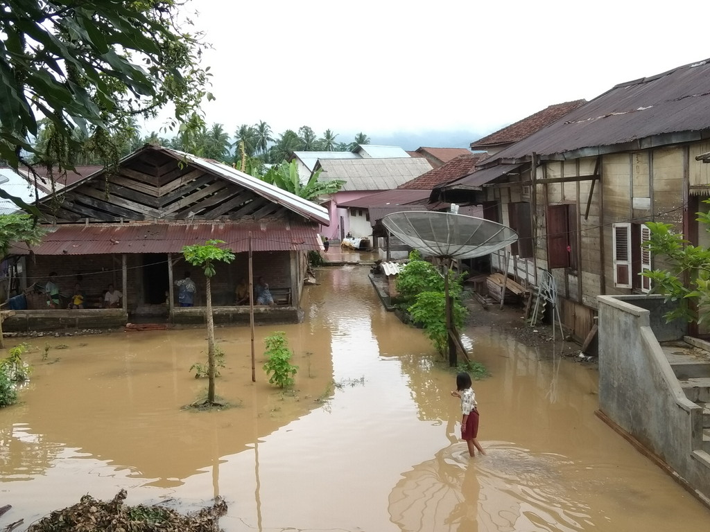 Banjir Bandang Rendam Ratusan Rumah