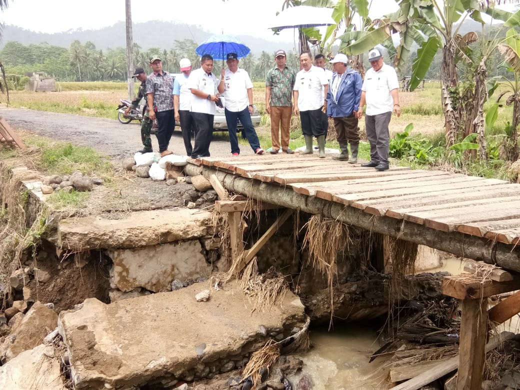 Cari Penyebab Banjir,  Wabup Kunjungi Empat Pekon