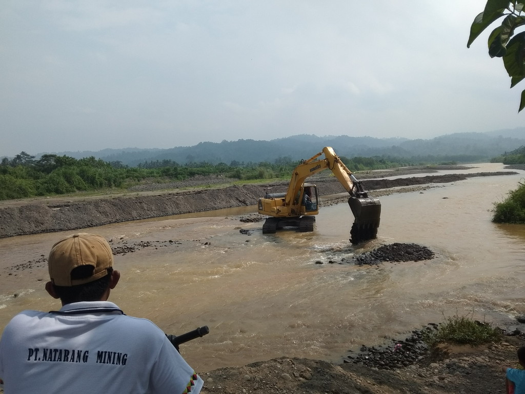 Pembangunan Tanggul Darurat di Way Semuong Rampung