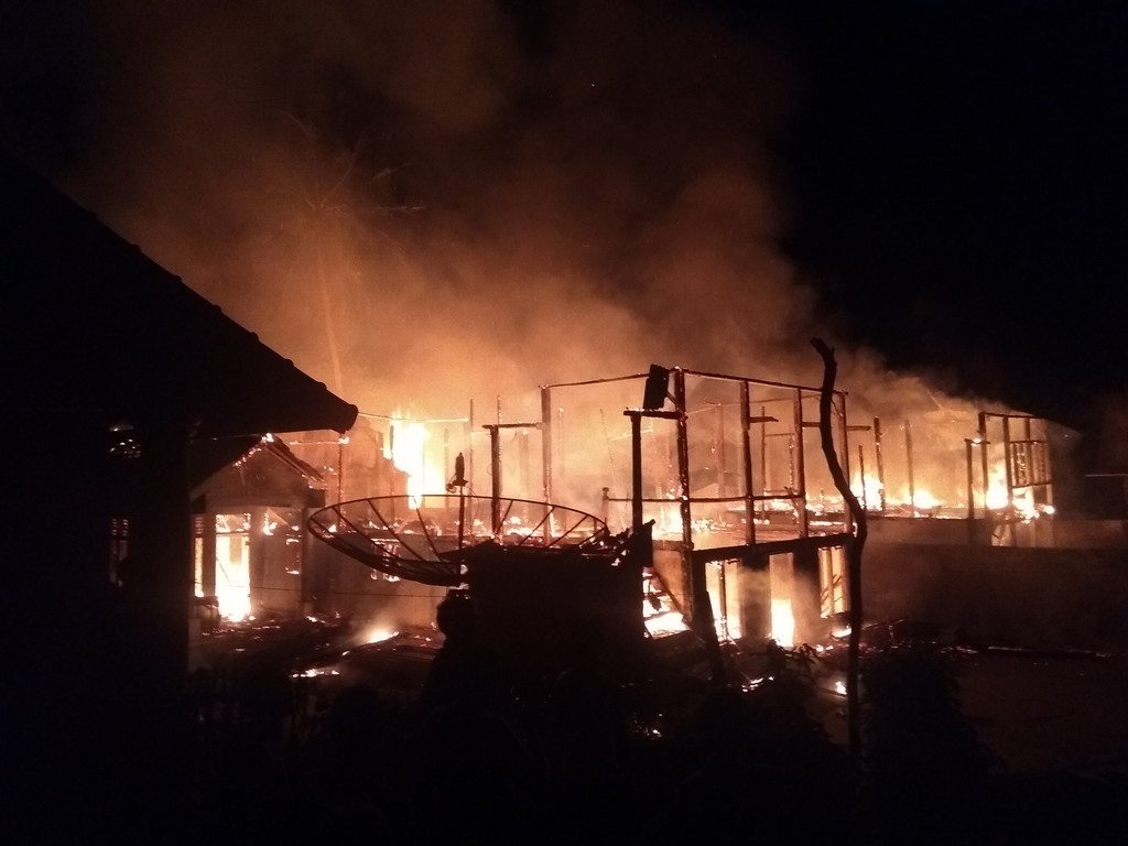 Dua Rumah Ludes Terbakar