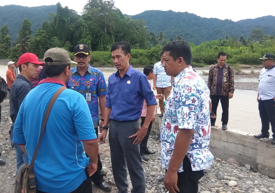 Komisi III Tinjau Kerusakan Tanggul Way Semuong