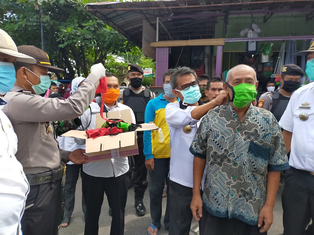 Dinas PP, PA, Dalduk dan KB  Bagikan Masker Hingga Sabun Cuci Tangan