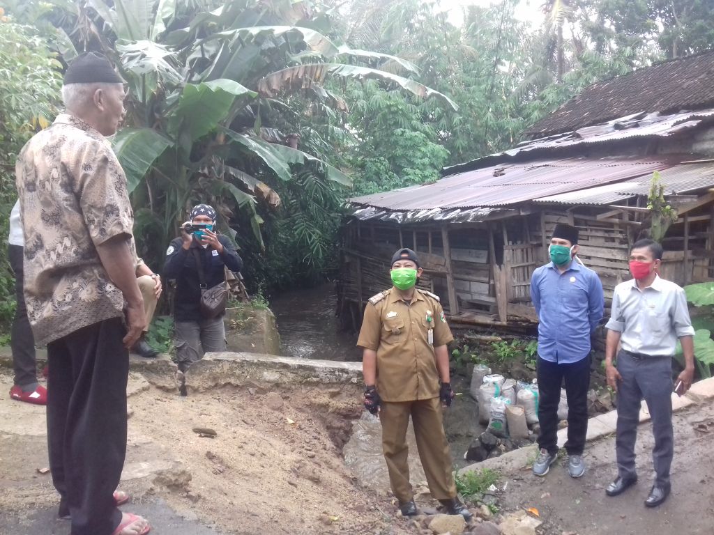 Tinjau Jembatan Amblas, Komisi III Sebut Ada Yang Tidak  Beres