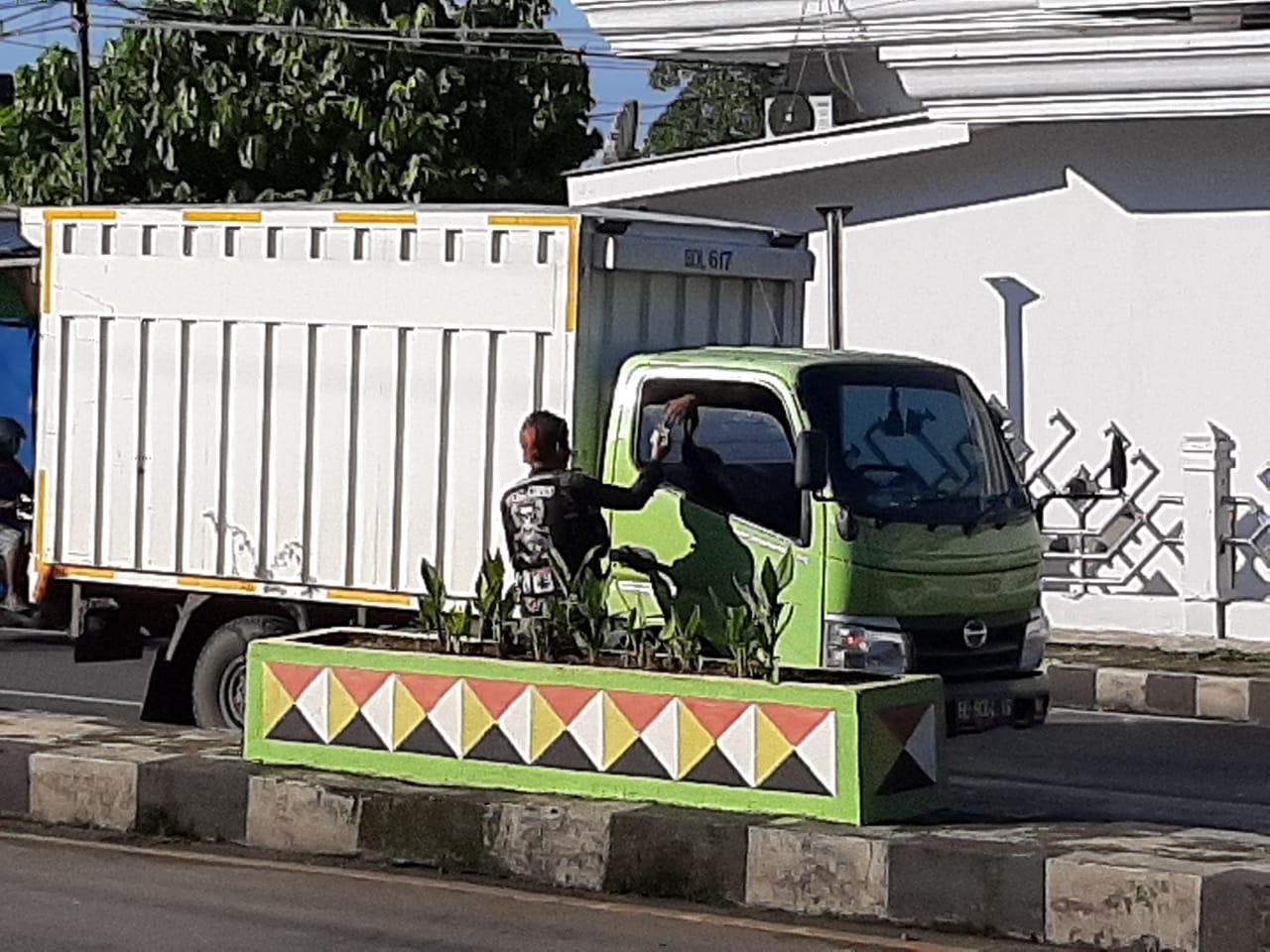 Anak Punk di Lampu Merah Buat Resah