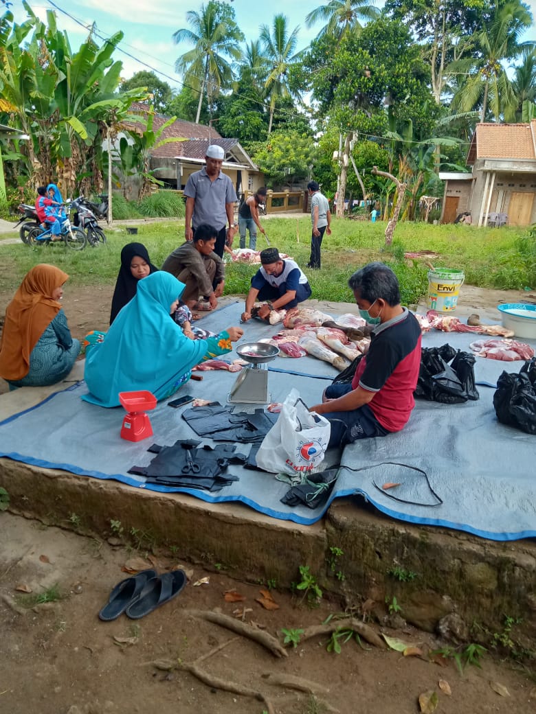 SMPN 1 Kotaagung Sembelih Dua Ekor Sapi