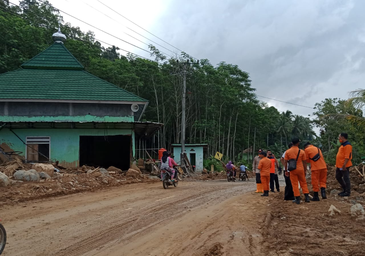 BNPB Kaji Penyebab Banjir Bandang dan Tanah Longsor